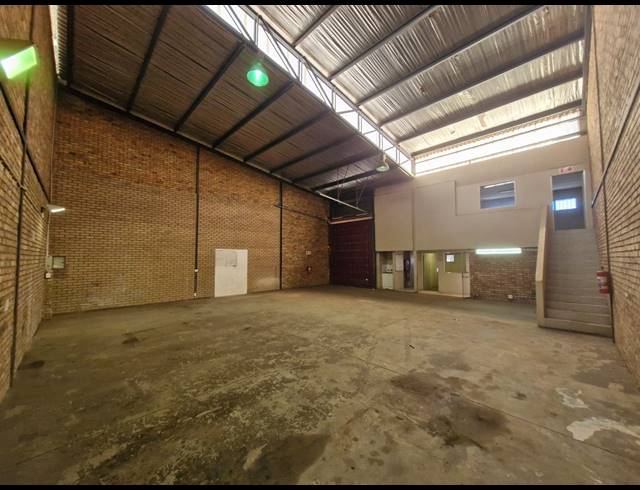 240M² FACTORY TO LET IN DRIEHOEK